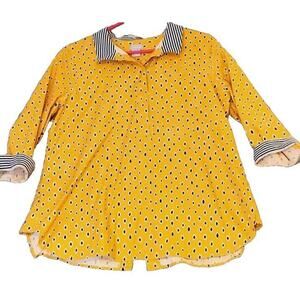 Chicos Top Womens Sz M Chic Stretch‎ Mustard Black Print No Iron Button Back